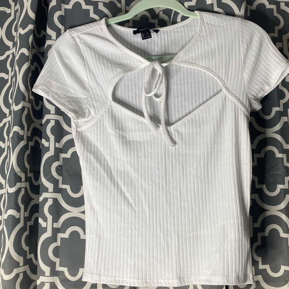 ✨White front tie Shirt✨